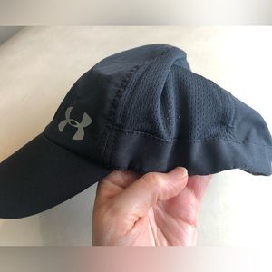 Under Armour athletic baseball cap, black